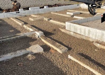 Fine gravel under foundation